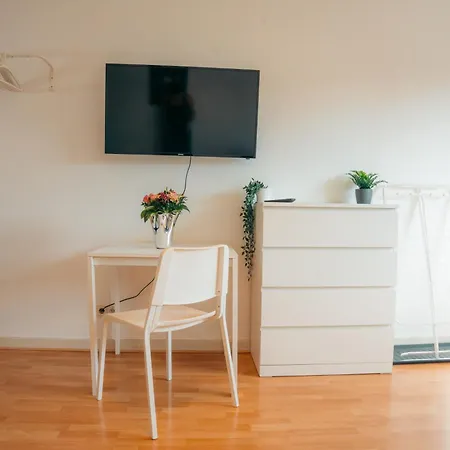 Appartamento Modern - Balcony - Wlan - Smart-tv - Kitchen - For Workers